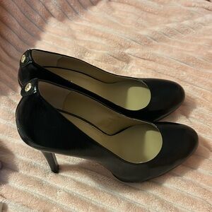Michael Kors Black Patent Leather Ionna Pumps/Heels Size 9M
